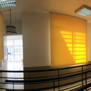 DES RIDEAUX ENROULEUR